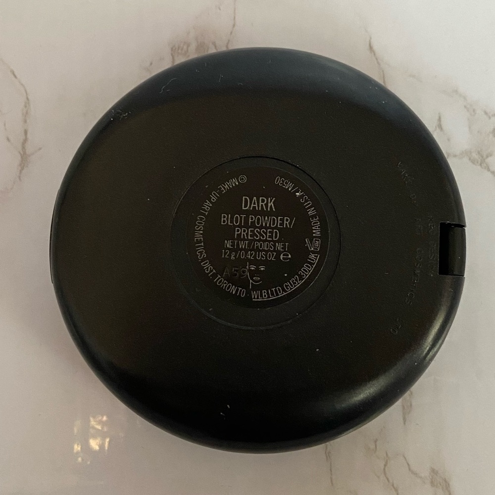 MAC Cosmetics Pressed Blot Powder - ‘Dark’ - Picture 4 of 4